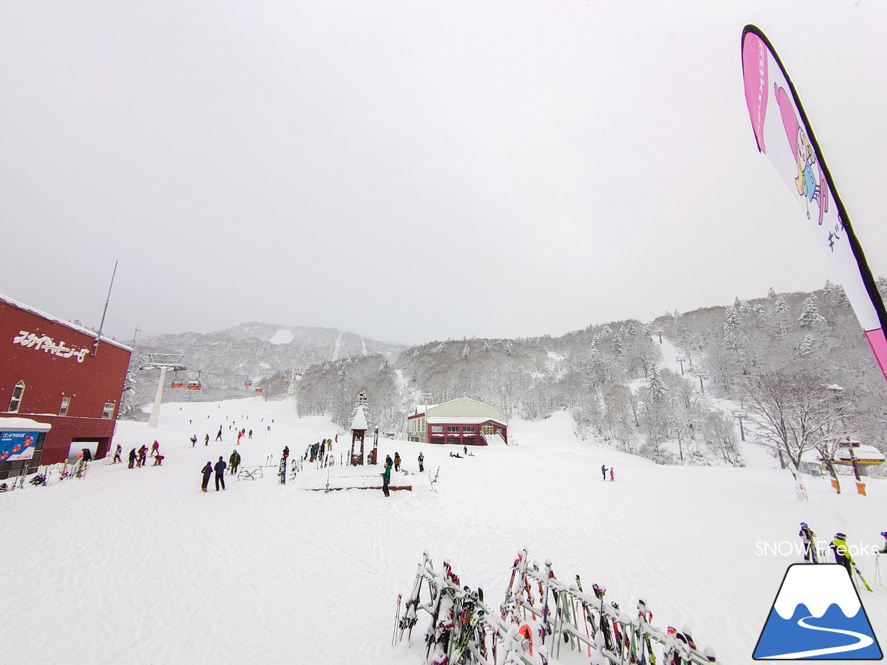 札幌国際スキー場｜待ちに待った天然雪がたっぷり！ふかふかの粉雪と戯れる、贅沢な2021-2022ウィンターシーズン『初滑り』☆